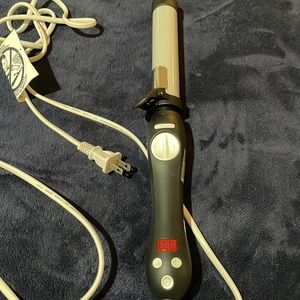 Beachwaver S1.25 Ceramic 1.25"  Rotating Curling Iron